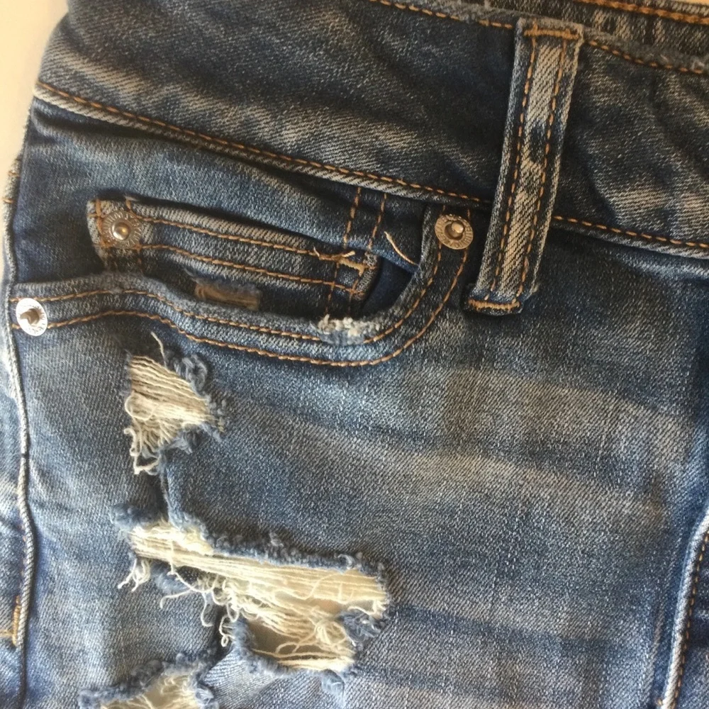 American Eagle NWT Outfitters Distressed High Rise Mini Blue Denim Skirt Size 4